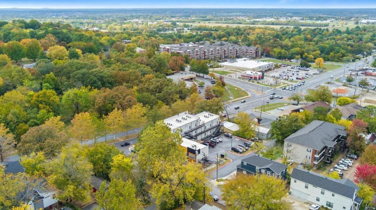 Little Red-Easy 1 2 Mi Walk To Uofa Campus Villa Fayetteville Exterior photo